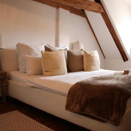 L'Ostello Altstadthotel Regensburg Bagian luar foto