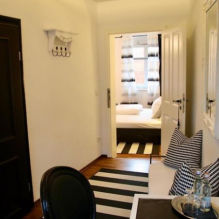 L'Ostello Altstadthotel Regensburg Bagian luar foto
