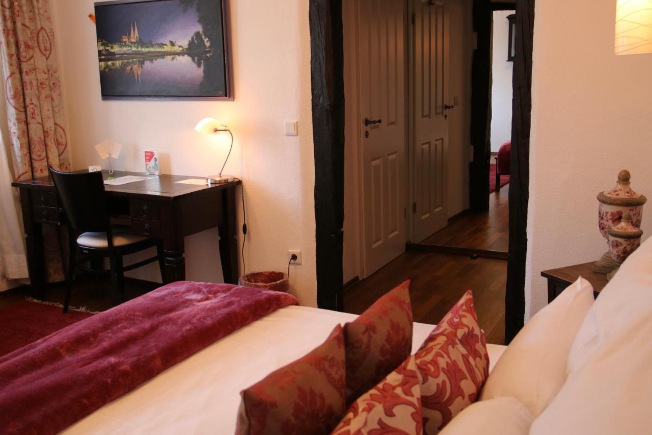 L'Ostello Altstadthotel Regensburg Bagian luar foto