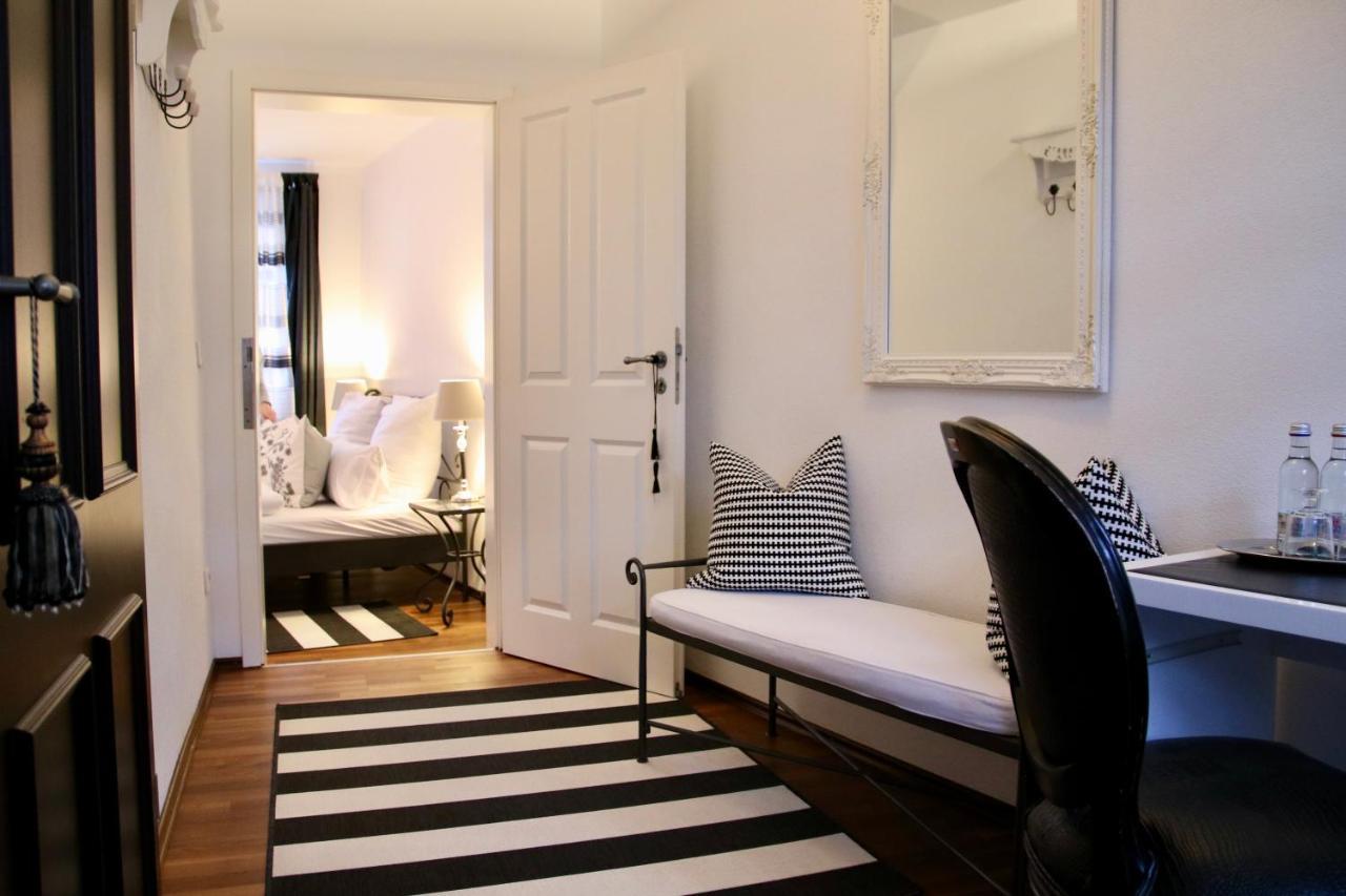 L'Ostello Altstadthotel Regensburg Bagian luar foto