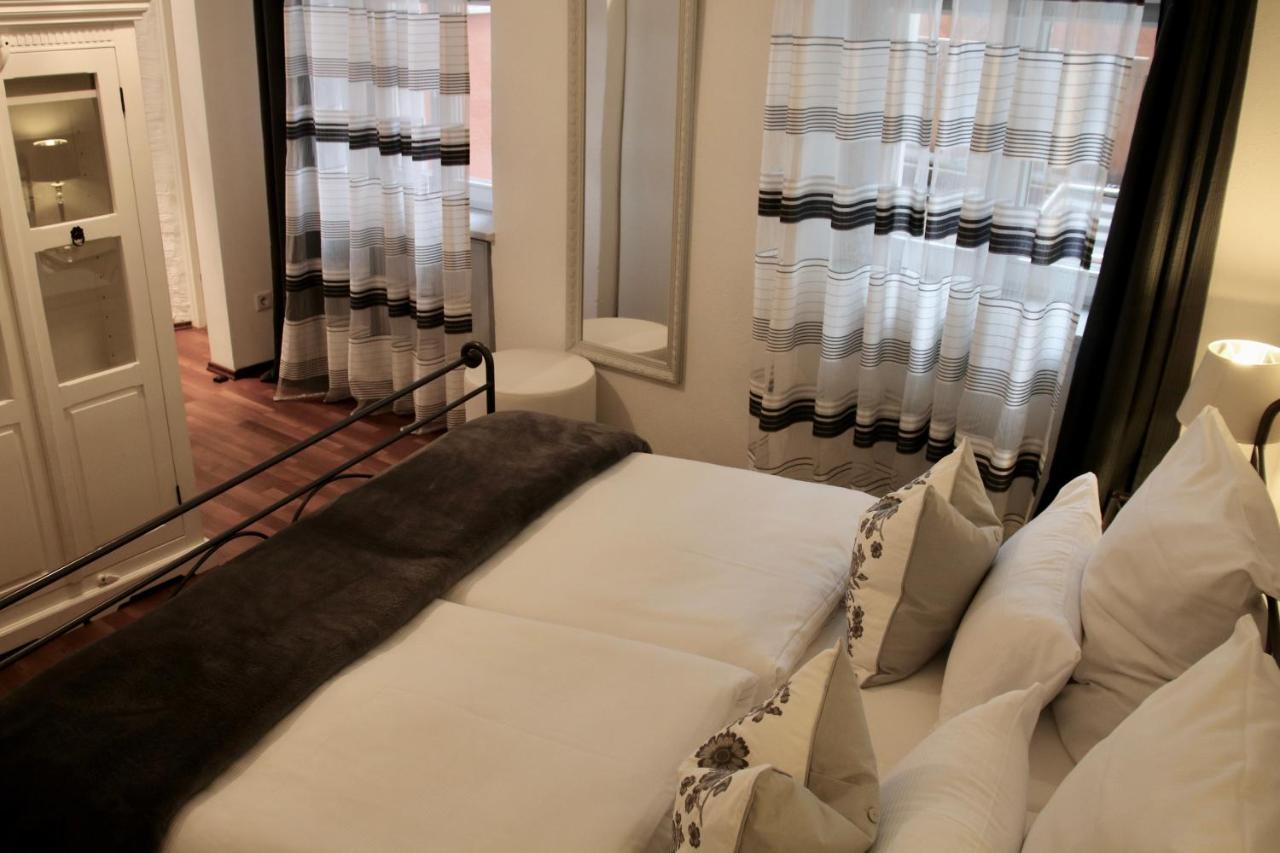 L'Ostello Altstadthotel Regensburg Bagian luar foto