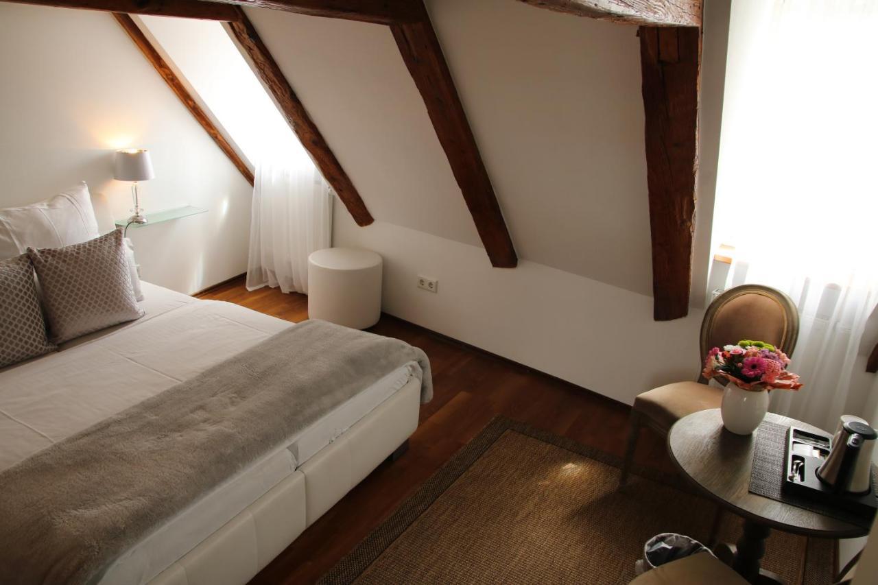 L'Ostello Altstadthotel Regensburg Bagian luar foto