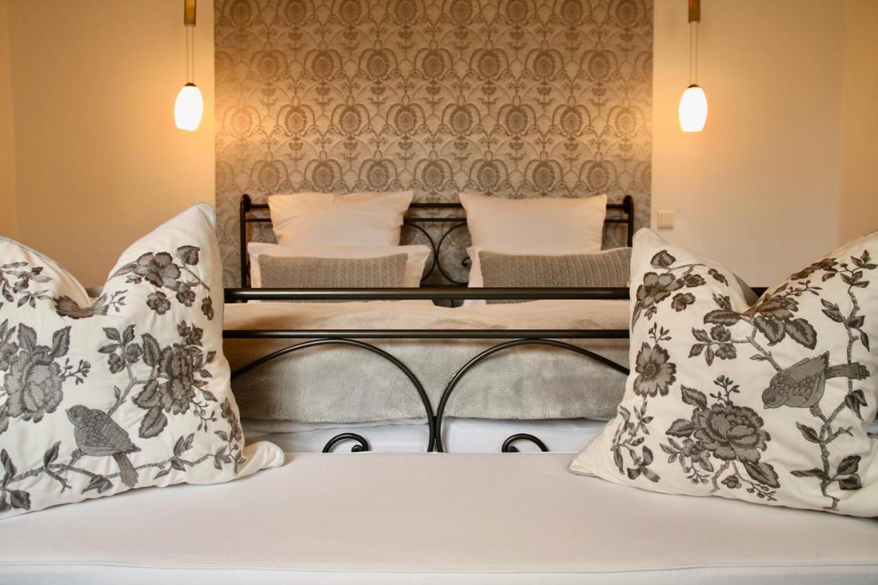 L'Ostello Altstadthotel Regensburg Bagian luar foto